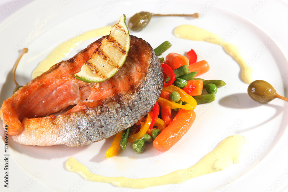 Grilled trout with vegetables and baked lime Grilled trout with vegetables and baked lime