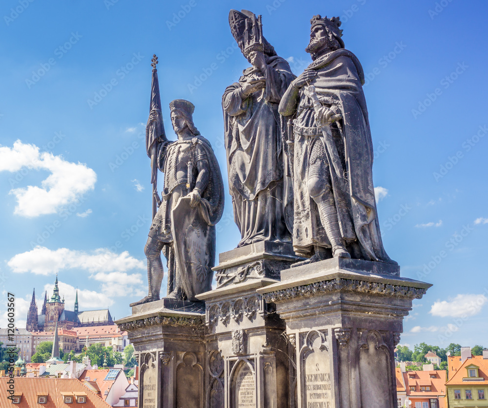 Obraz premium The Charles Bridge Statues