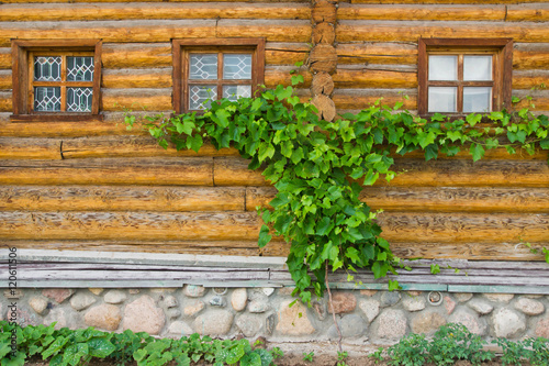 Obraz na płótnie windows in wooden frames on a wall w salonie