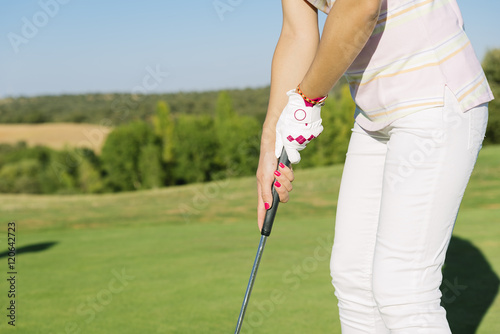 Woman golf player concentrating.