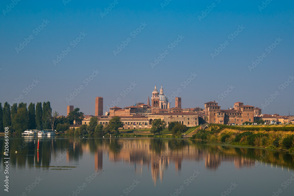 Veduta panoramica della città di Mantova in Lombardia