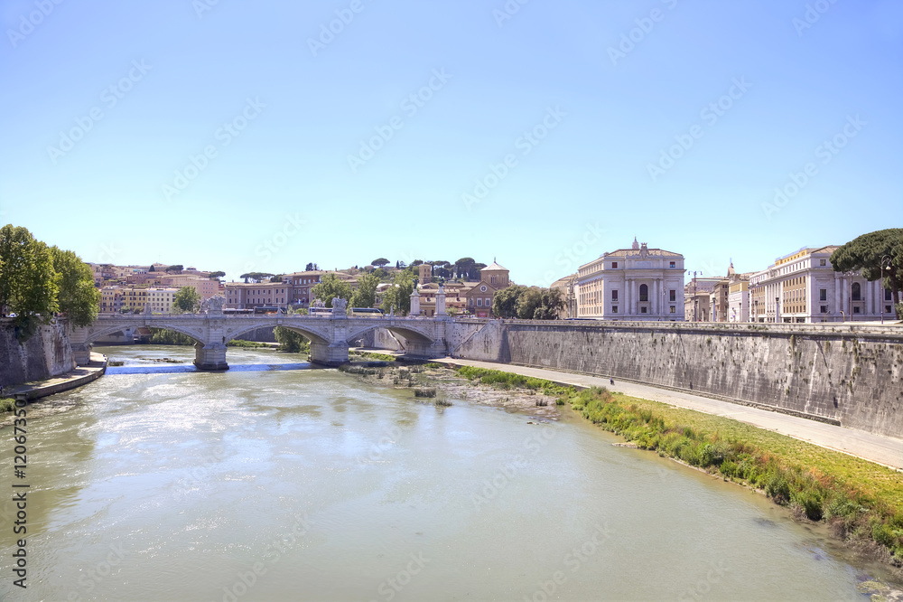 River Tiber and bridge of Vittorio Emanuele II