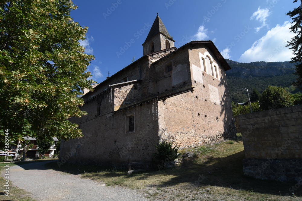 L'église Saint-Jacques-le-Majeur est une église catholique située à côté du village de La Bolline à Valdeblore dans les Alpes-Maritimes en France