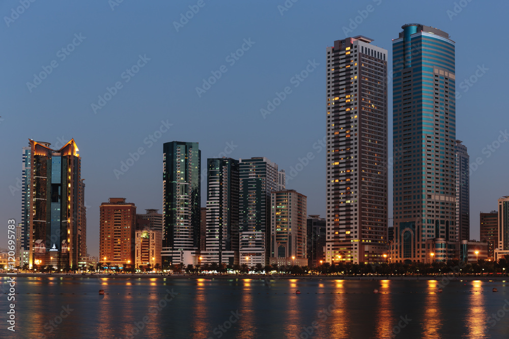 Obraz premium Night view of Sharjah UAE