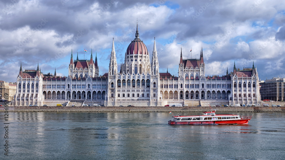 Fototapeta premium Parliament in Budapest, Hungary