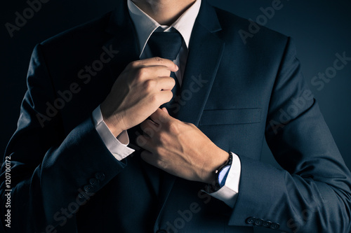 Fotografia Businessman Adjust Necktie his Suit