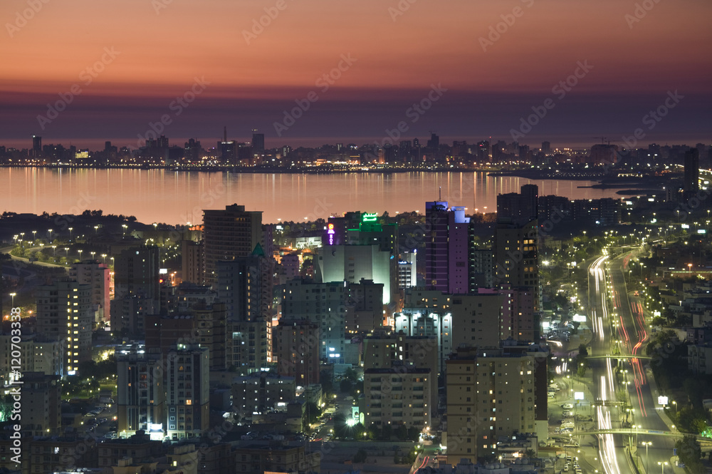 Foto de Kuwait, Kuwait City, Aerial over Corniche and Arabian Gulf do