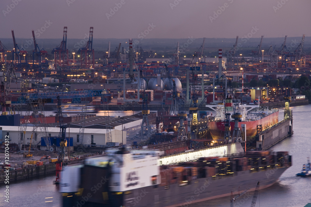 Germany, State of Hamburg, Hamburg, Elbe River and shipyard traffic