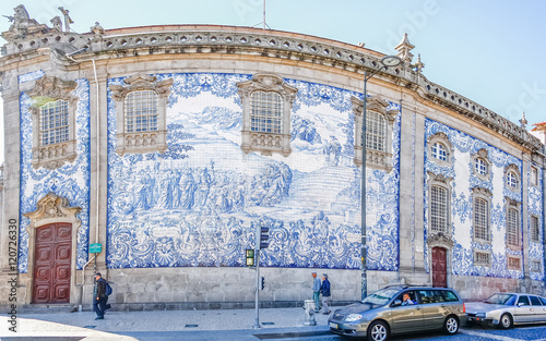 Obraz na płótnie PORTO,PORTUGAL - OCTOBER 20,2012 : Traditional historic facade i w salonie