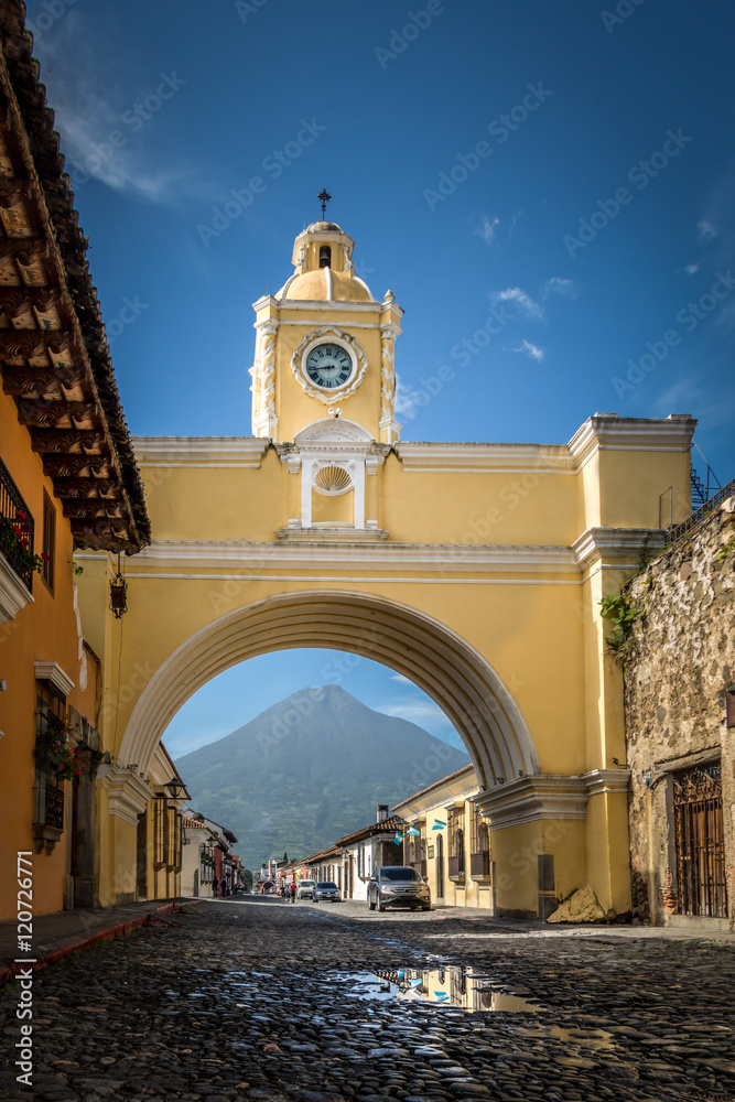 Santa Catalina Arch ans Agua Volcano - Antigua, Guatemala