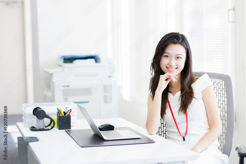 asian businesswoman working in the office asian businesswoman working in the office