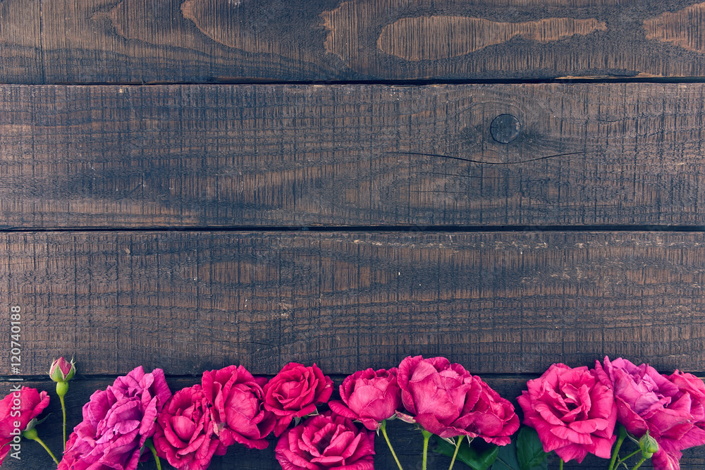 Bức tranh hoa hồng đầy màu sắc sẽ mang lại cho bạn một không gian đẹp và ấm cúng. Đó là món quà tuyệt vời dành cho những người thích tận hưởng cuộc sống đầy màu sắc và tình cảm.