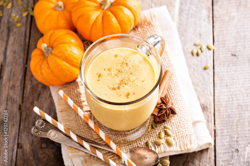 Pumpkin smoothie with oatmeal