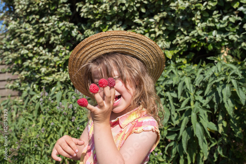 enfant dans le verger