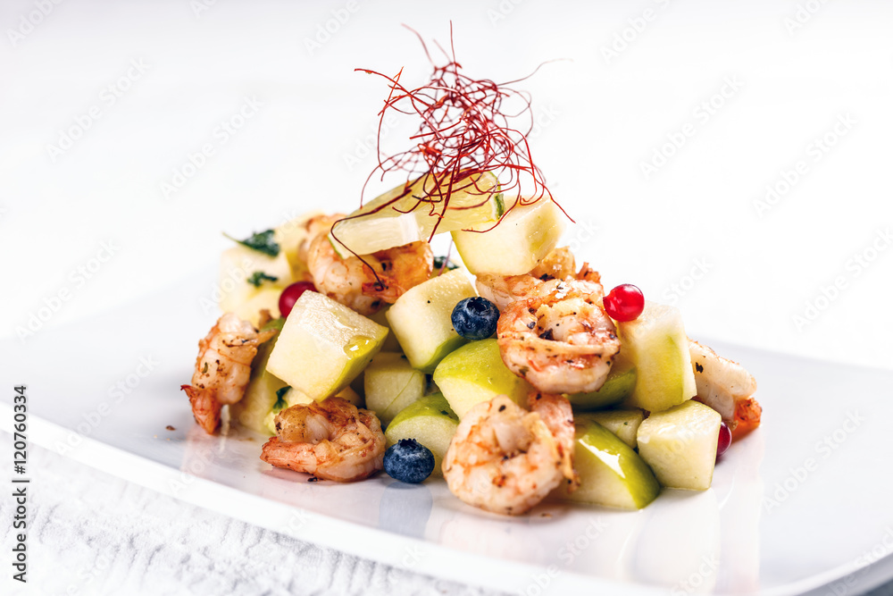 Shrimps with pear salad Shrimps with pear salad