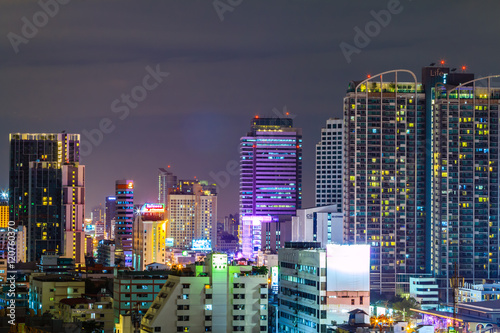 Obraz na płótnie Cityscape on beautiful night from ratchadapisek road Bangkok Thailand's capital. w salonie