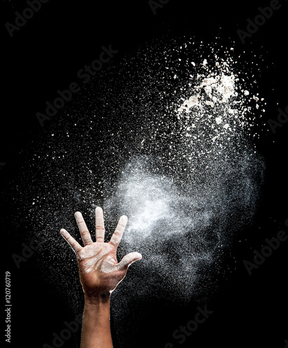 Tela Hand and flour on black background