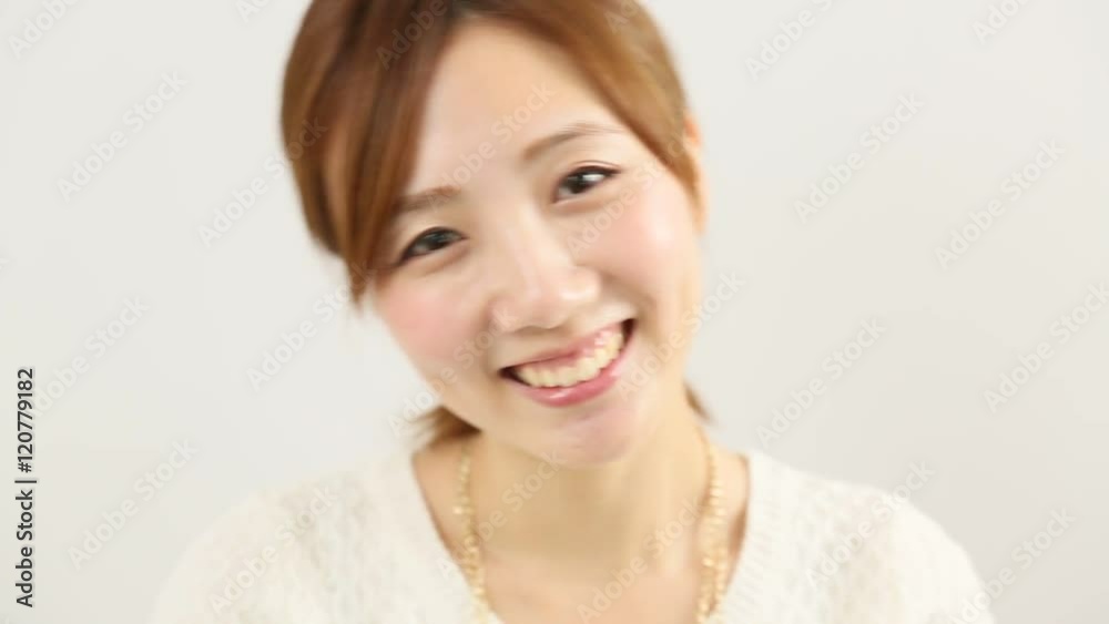 笑顔の女性 笑顔の女性