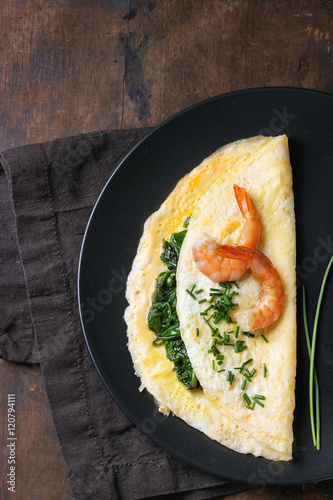 Omelet with spinach and shrimps
