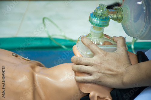 Obraz na płótnie First aid instructor showing resuscitation technique