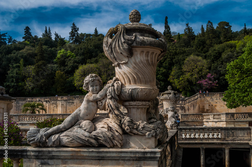 Jardin de la fontaine, Nîmes touristique.