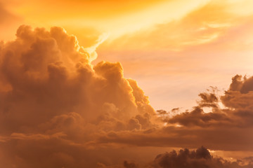 Canvas schilderij Hemel Imposante wolkenlucht met dramatische sfeer  © tanyaeroko