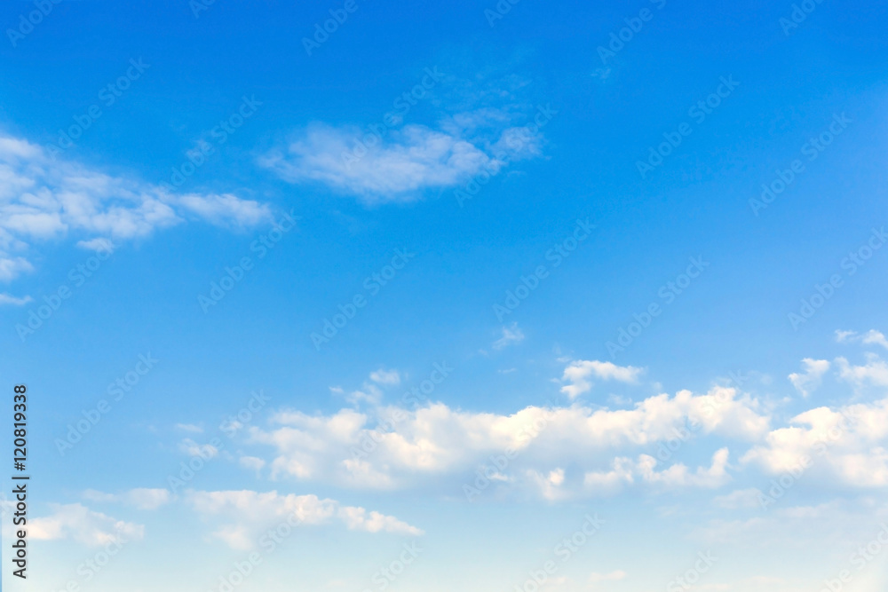 blauer Himmel mit Wolken blauer Himmel mit Wolken