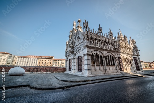 Chiesa storica a pisa photo