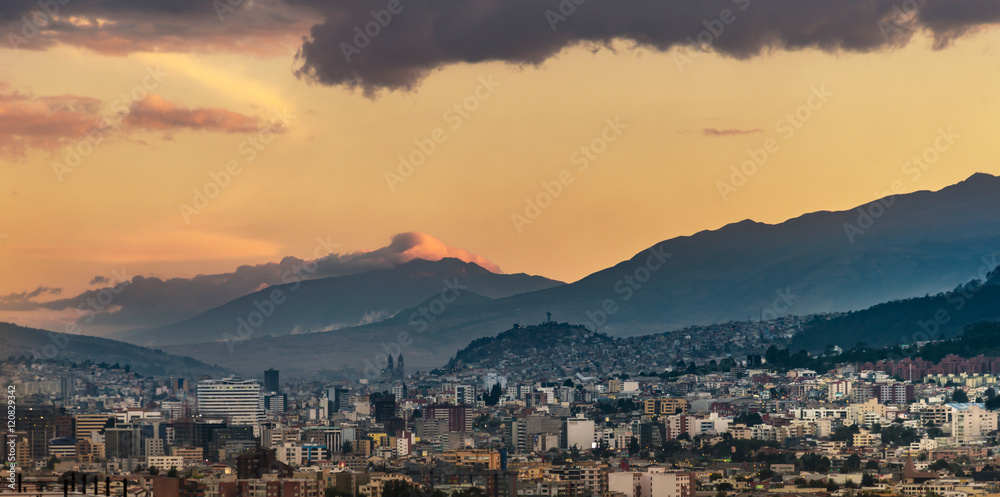 tramonto a quito