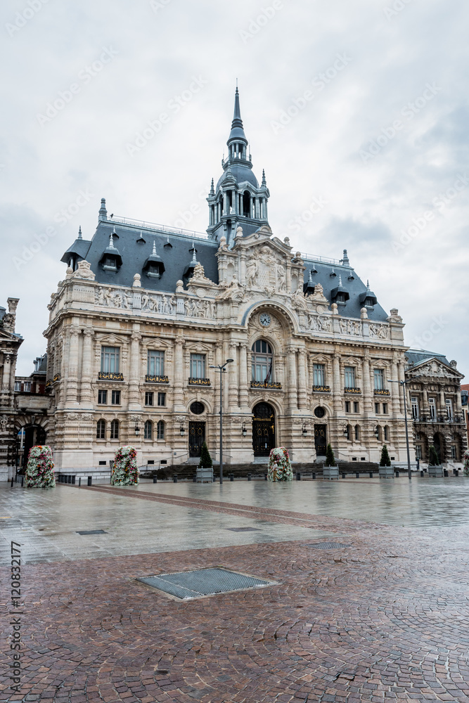 L'hôtel de ville de Roubaix et la Grand Place