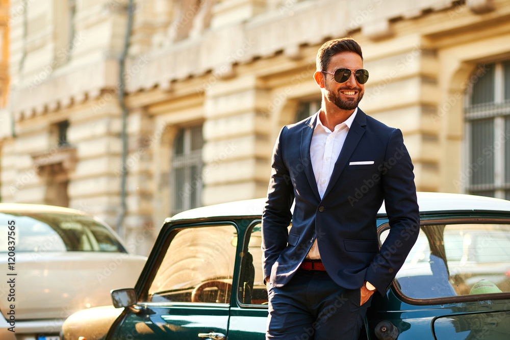 Young businessman at a car     - obrazy, fototapety, plakaty 