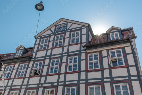 Schön saniertes Fachwerkhaus mit Sprossenfenstern in der Altstadt von Göttingen, Niedersachsen, Deutschland
