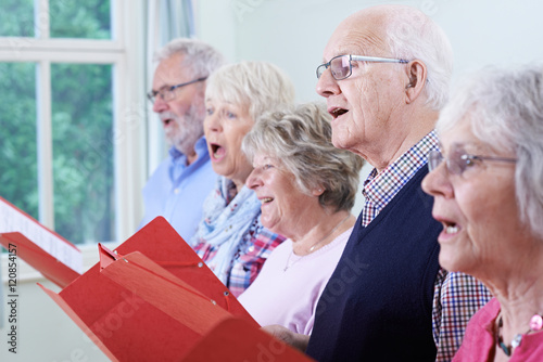 Valokuva Group Of Seniors Singing In Choir Together