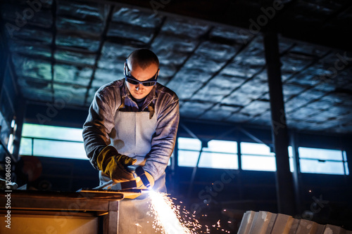 Cutting metal with plasma equipment