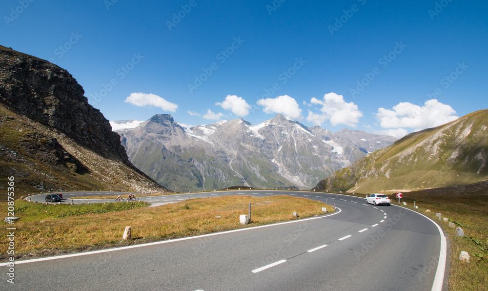 Fototapeta premium Großglockner Hochalpenstraße im Herbst
