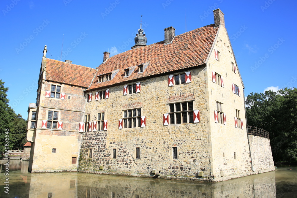 Naklejka premium The historic Castle Vischering in Luedinghausen, Germany