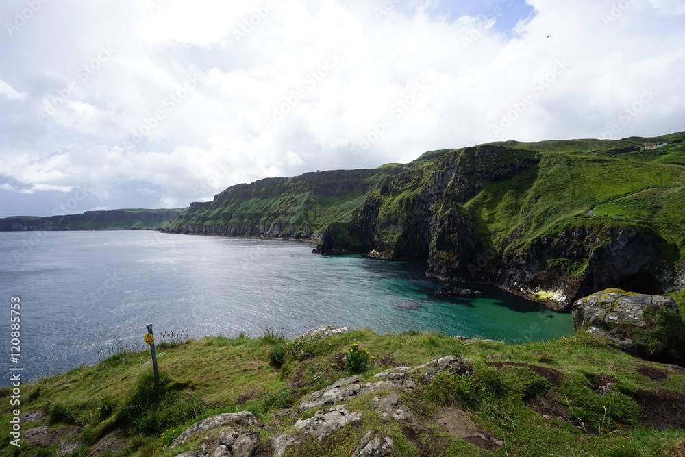 Landschaft um Carrick-a-Rede - Rope Bridge / Nordirland Landschaft um Carrick-a-Rede - Rope Bridge / Nordirland