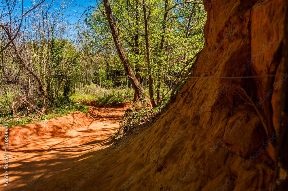 Fototapeta premium Le sentier des ocres, Lubéron, Vaucluse, France.