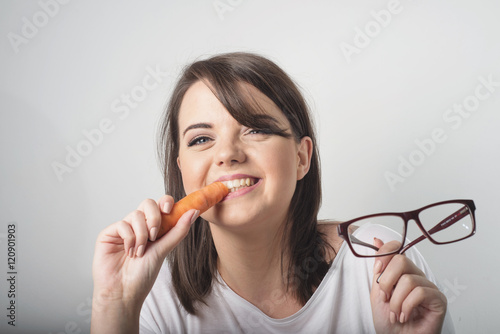 girl eating carrot 