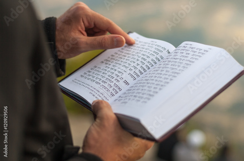 Fototapeta UMAN, UKRAINE - SEPTEMBER 15, 2015: Man holding Mahzor - prayer book used by Jews on the High Holidays of Rosh Hashanah and Yom Kippur