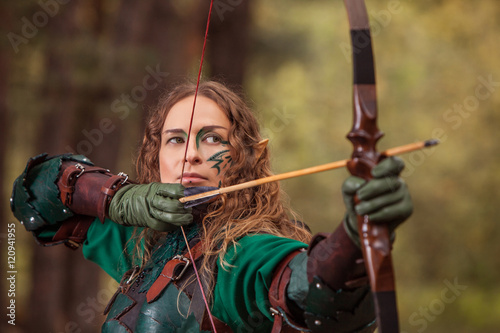 Fotografía Aiming Elf woman