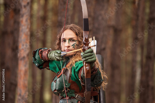 Fotografía Aiming Elf woman