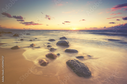 Fototapeta Naklejka Na Ścianę i Meble -  Seascape,sunset over the sea, color retro, vintage