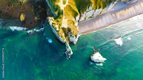 Les falaises d'Etretat, en Normandie photo