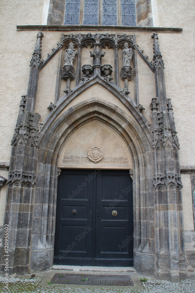 Der Eingang der Stadtkirche