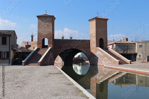 Ponte dei Sisti,treponti,Comacchio,Italia,piccola venezia,three bridges, Comacchio, Italy,Little Venice photo