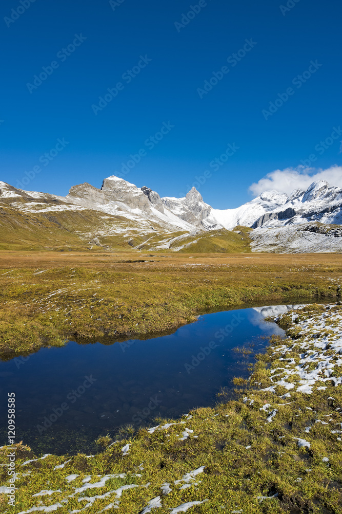 Obraz premium Mountain lake Swiss Alps