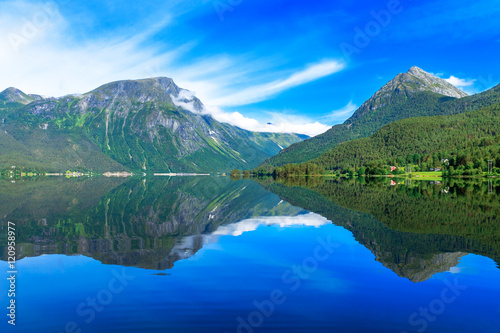 Fototapeta Naklejka Na Ścianę i Meble -  Beautiful Nature Norway natural landscape.