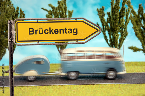Schild 154 - Brückentag photo