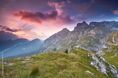 Sonnenuntergang in den slowenischen Alpen, Mount Mangart Gipfel